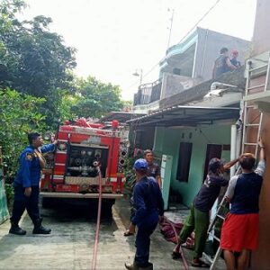 Damkar Karawang Berhasil Padamkan Si Jago Merah di Kotabaru, Warga Diimbau Waspada