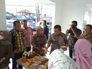 Wabup Karawang Bangga Dengan Produk UMKM Kelurahan Palumbonsari