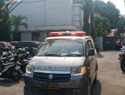 Seorang Pria Tewas Tergantung di Gudang Jarum Super Karawang Wetan
