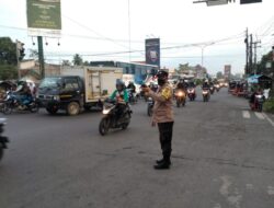 Polsek Karawang Kota Pantau Lalu Lintas di Perempatan Tanjungpura