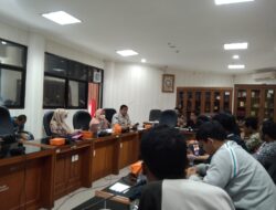 Bahas Manusia Gerobak, GMNI Karawang Audiens Dengan Komisi IV DPRD