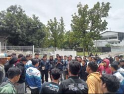 Audiens XTC Karawang , Minta PT Lima Tekno Berdayakan Putra Daerah
