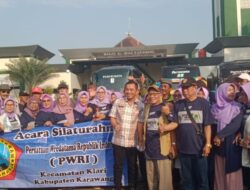 413 Peserta Wisata Religi PWRI Karawang Dilepas Wakil Bupati