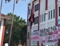 Bendera Merah Putih di Ganti Jas Almamater Demo Mahasiswa Unsika Viral, Rektor Ngaku Tidak Tahu