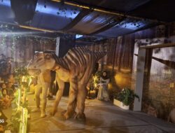 Ciplaz Ramayana Hadirkan Live Show Petualangan Seru Dinosaurus Pertama di Karawang