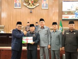 Pj. Wali Kota Hadiri Rapat Paripurna DPRD Kota Bekasi Pembahasan Evaluasi BPK Jawa Barat